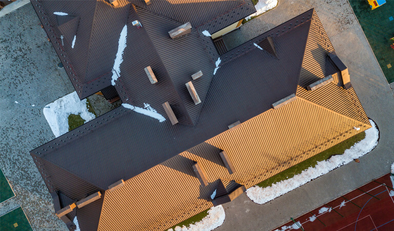 A bird 's eye view of a house with a lot of windows.